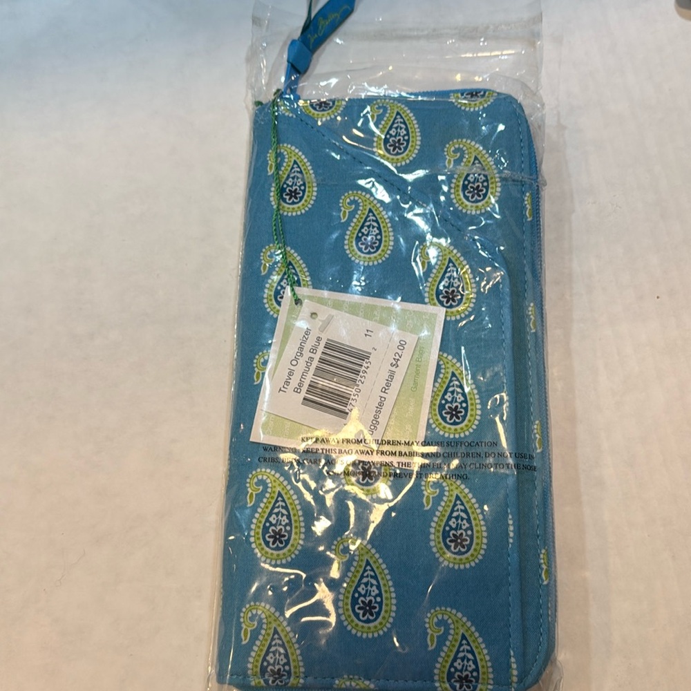 Vera Bradley Travel Organizer 
NWT